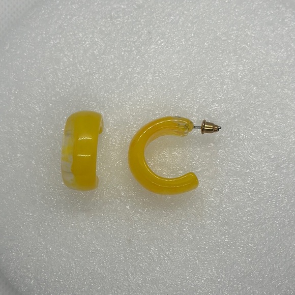 Fashion Jewelry Jewelry - Retro Chic Translucent Yellow Hoop